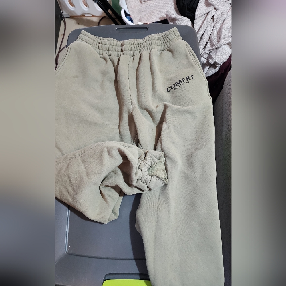 Comert Women's Relaxed Fit Joggers in Tan